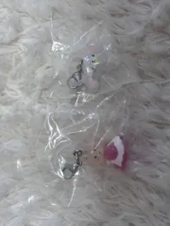 ウサギとドレスのチャーム2個セット