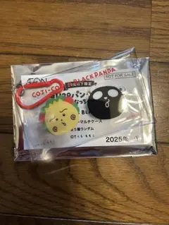 カラビナ付き推しカラーマルチケース　イオン　u29 コジコジ×ブラックパンダ　赤