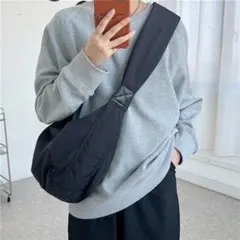 ショルダーバッグ 黒　軽量　 男女兼用　斜めがけ　メンズ　レディースバックパックのサムネイル