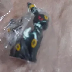 ポケモンセンター 蓄光フィギュアチャーム ブラッキー