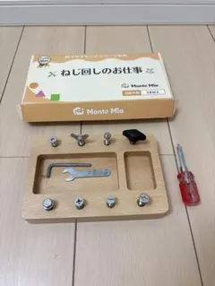 MonteMia ねじ回しのお仕事 知育玩具のサムネイル