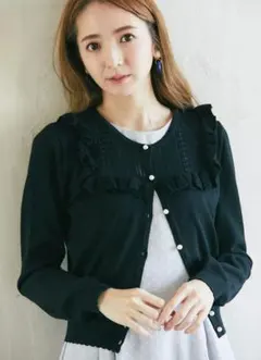 パール釦フリル付き透かし編み切り替えカーディガン　ブラック