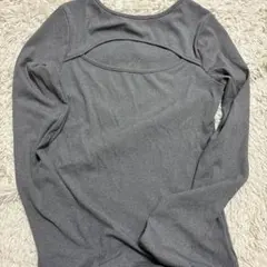 グレー 長袖 カットアウトデザイン トップス