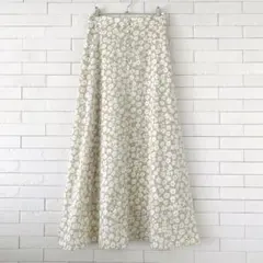 美品　ローリーズファーム　花柄スカート　Aライン くるみボタン　フラワー