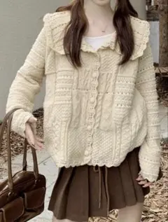 フリル付きクリームニットカーディガン