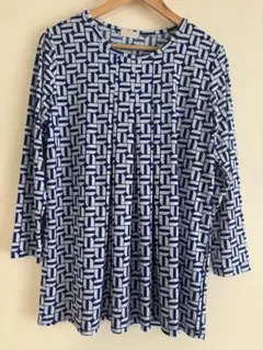 幾何学模様の五分袖Tシャツ