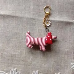 ハンドメイド ダックスフンド キーホルダー マーガレット付き
