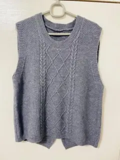 【新品】グレー ケーブル編み ニットベスト