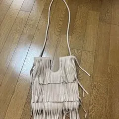 フリンジデザイン ホワイトショルダーバッグ