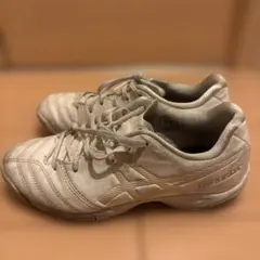 ASICS ホワイト サッカーシューズ 22.5cm ジュニア　トレシュー