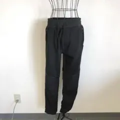 即購入OK！現品限り！美品　良品　ZARA ストレッチ素材の黒カジュアルパンツ