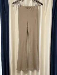 H&M ベージュ ストレッチ フレアパンツ