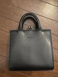 MOUSTY 黒 ハンドバッグ