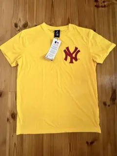 希少 Majestic MLB ヤンキース Tシャツ M イエロー×レッドのサムネイル
