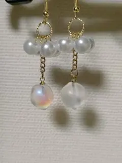 ハンドメイド 鈴丸ビーズパール オーロラビーズ ピアス