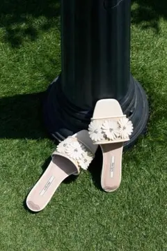 herlipto Daisy Flat Sandalsのサムネイル