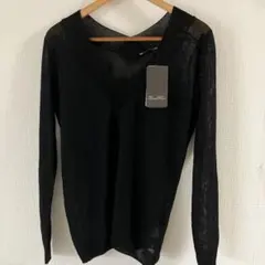 黒vネックセーター