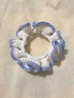 手編みシュシュ 水色 白 ブルー
