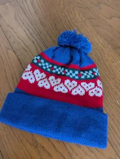 カラフルなポンポン付きニット帽