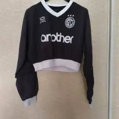 黒 クロップド長袖