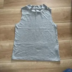 GU グレー ノースリーブ トップス