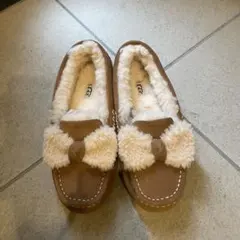 UGG リボン付きモカシン ベージュ　24cm