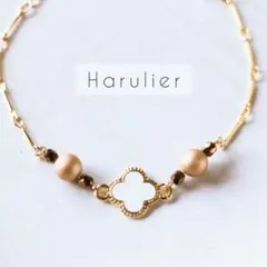 白　ホワイトクローバーとコットンパールの華奢ブレスレット　ゴールド