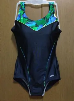 新品未使用タグなし　嬉しい日本製　arena　ワンピース水着　L