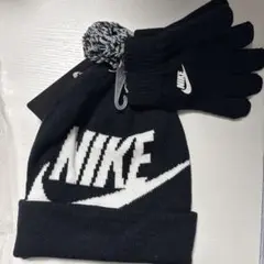 NIKE キッズ　ニット帽と手袋の2点セット新品