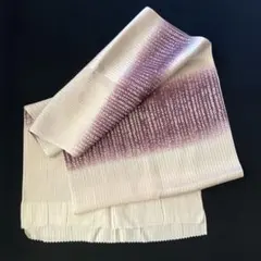 淡い紫とクリーム色の絽の帯揚げ