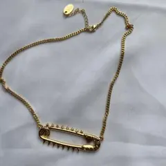 新品未使用品/RNA/安全ピン風ゴールドネックレス