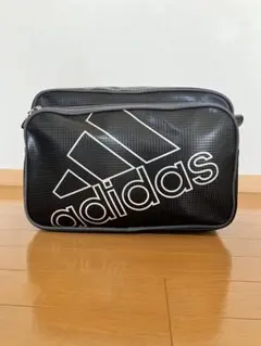 アディダス adidas エナメルショルダーバッグ 黒 大容量 部活 通学★美品