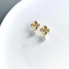 65｜ プチ フラワー パール ピアス イヤリング ハンドメイド 人気 小ぶり
