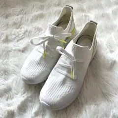 マイケルコース ホワイトスニーカー イエローアクセント ロゴ