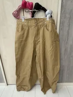 ベージュ チノパン 大きめ ゴム入り裾
