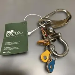 BASE CONTROL カラビナ付きキーホルダー