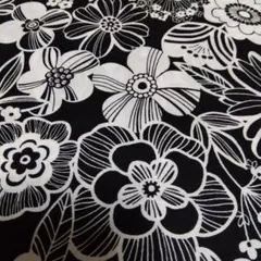 ♣シーチング生地　大きめなお花 ブラック地