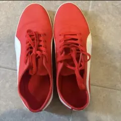 PUMA レッド・ホワイト ロートップスニーカー