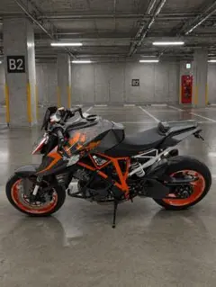 KTM Super Duke 1290 R オレンジ/ブラックのサムネイル