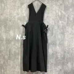N.s エヌドットエス　Vネックジャンパースカート　サイドリボン　裏地なし　M