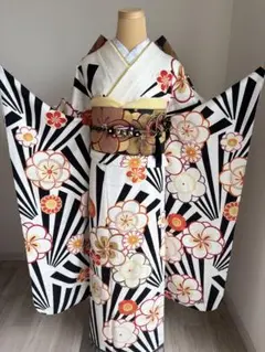 格安！！　振袖フルセット　7点　成人式　結婚式　前撮り　白　ホワイト　総刺繍 レンタル振袖「【F1716】 シロバトシノワ」(FREE ホワイト