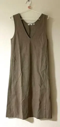 UNIQLO ブラッシュドジャージージャンパースカート　ベージュ　秋冬素材