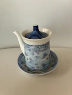 青と白の花柄 醤油さし 皿付き　光峰