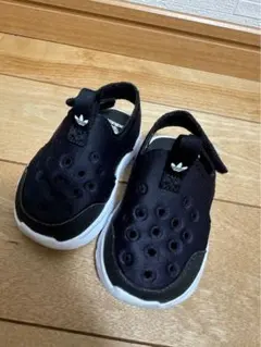adidas ベビーサンダル ブラック