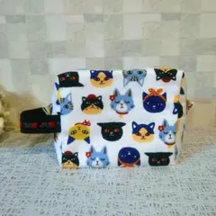 ねこ柄ボックスポーチ　コスメポーチ　猫　ネコ　スクエアポーチ　マルチポーチ