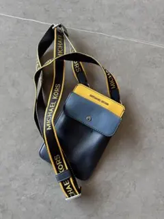 MICHAEL KORS スマホショルダーバッグ ネイビー/イエロー