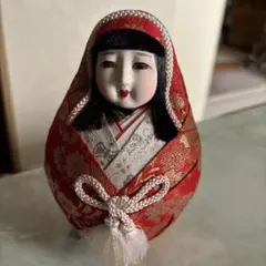日本人形 着物 赤と金の花柄 - メルカリ