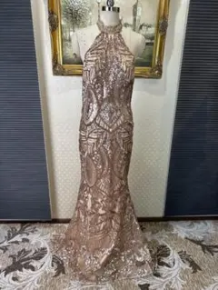 エレガントなビーズスパンコール装飾ハイネックドレス