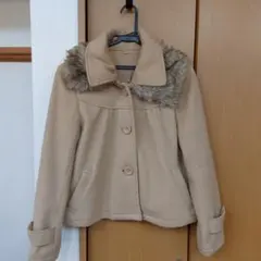 ベージュ ファー付きジャケット