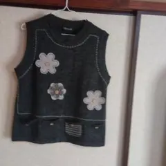ダークグレー 花柄刺繍 ニットベスト